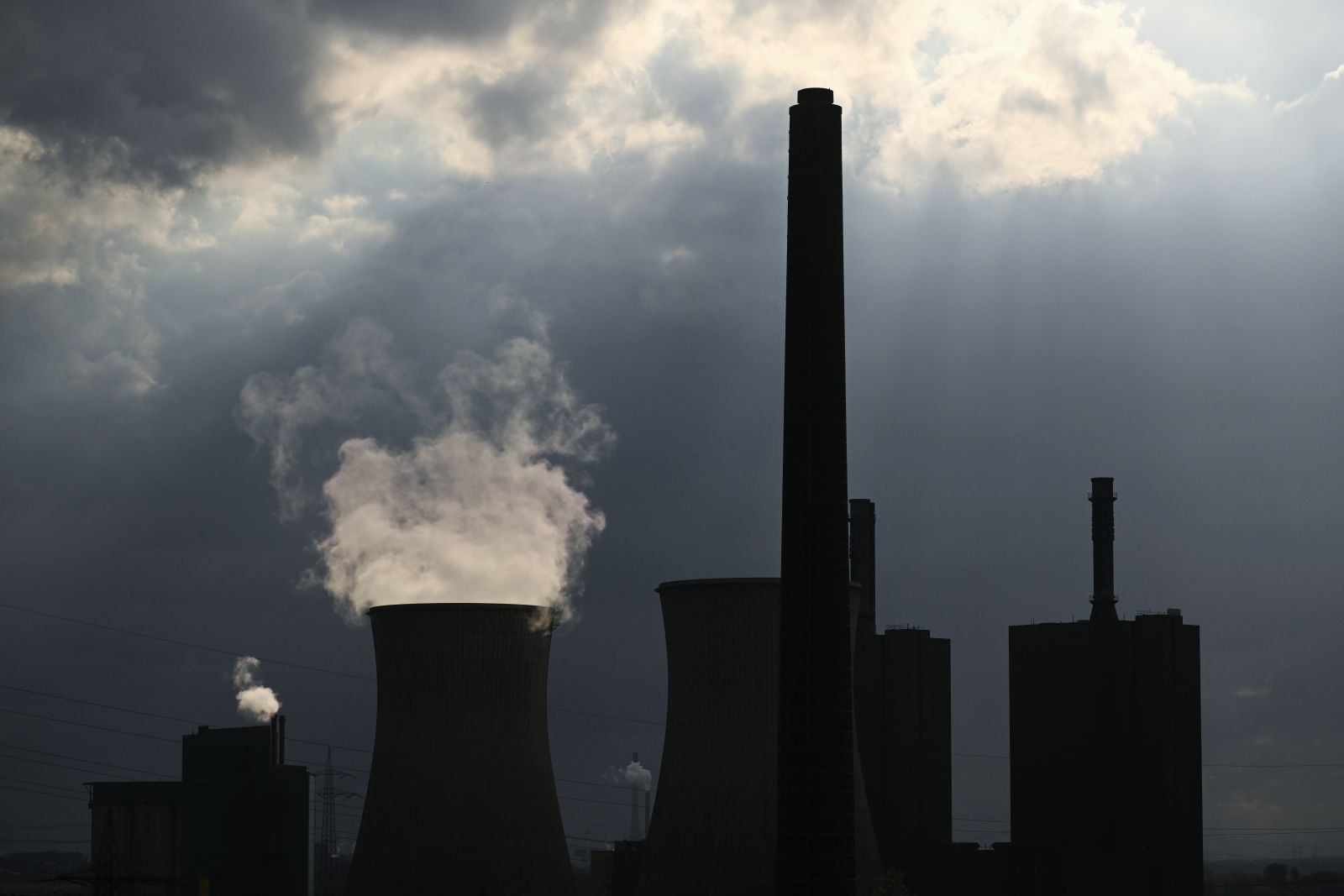 German industry output plunges in June