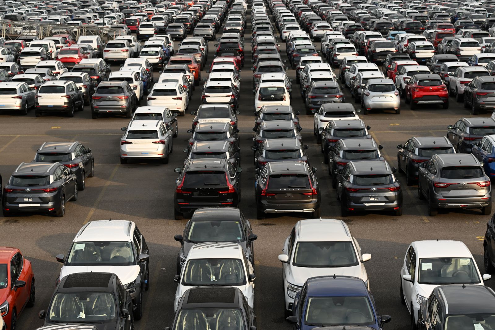 German industry output plunges in June