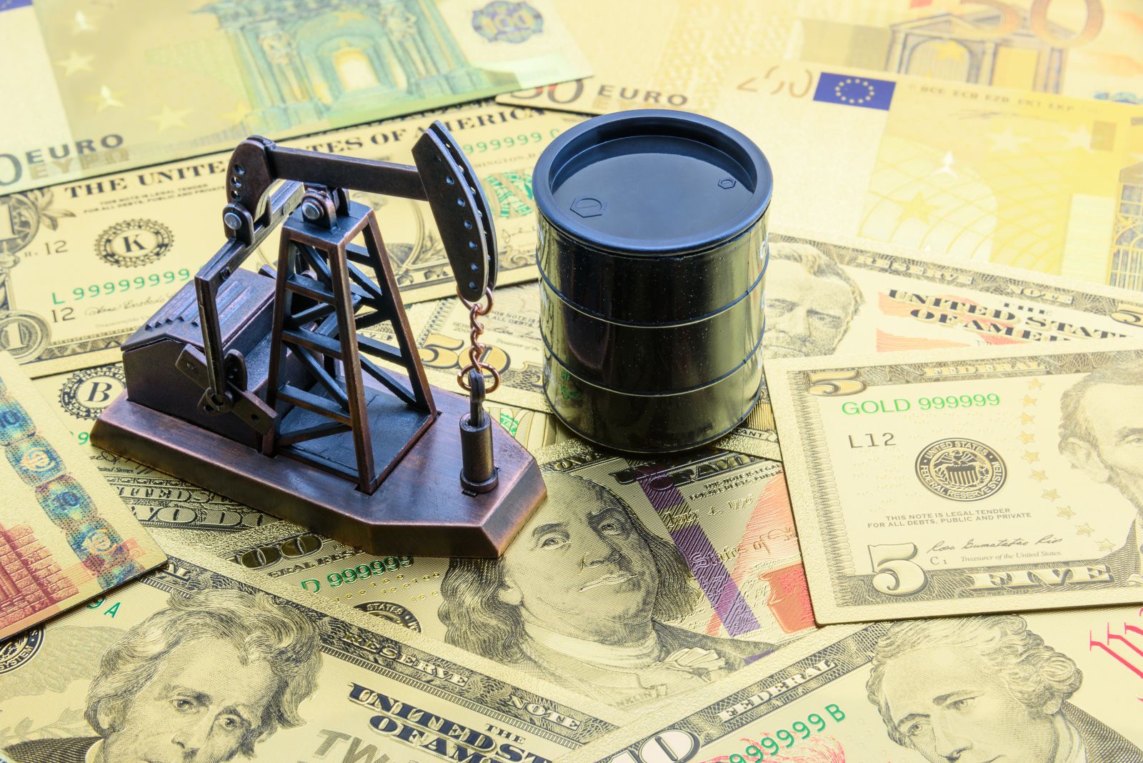 Oil prices soar on Saudi comments, supply concerns