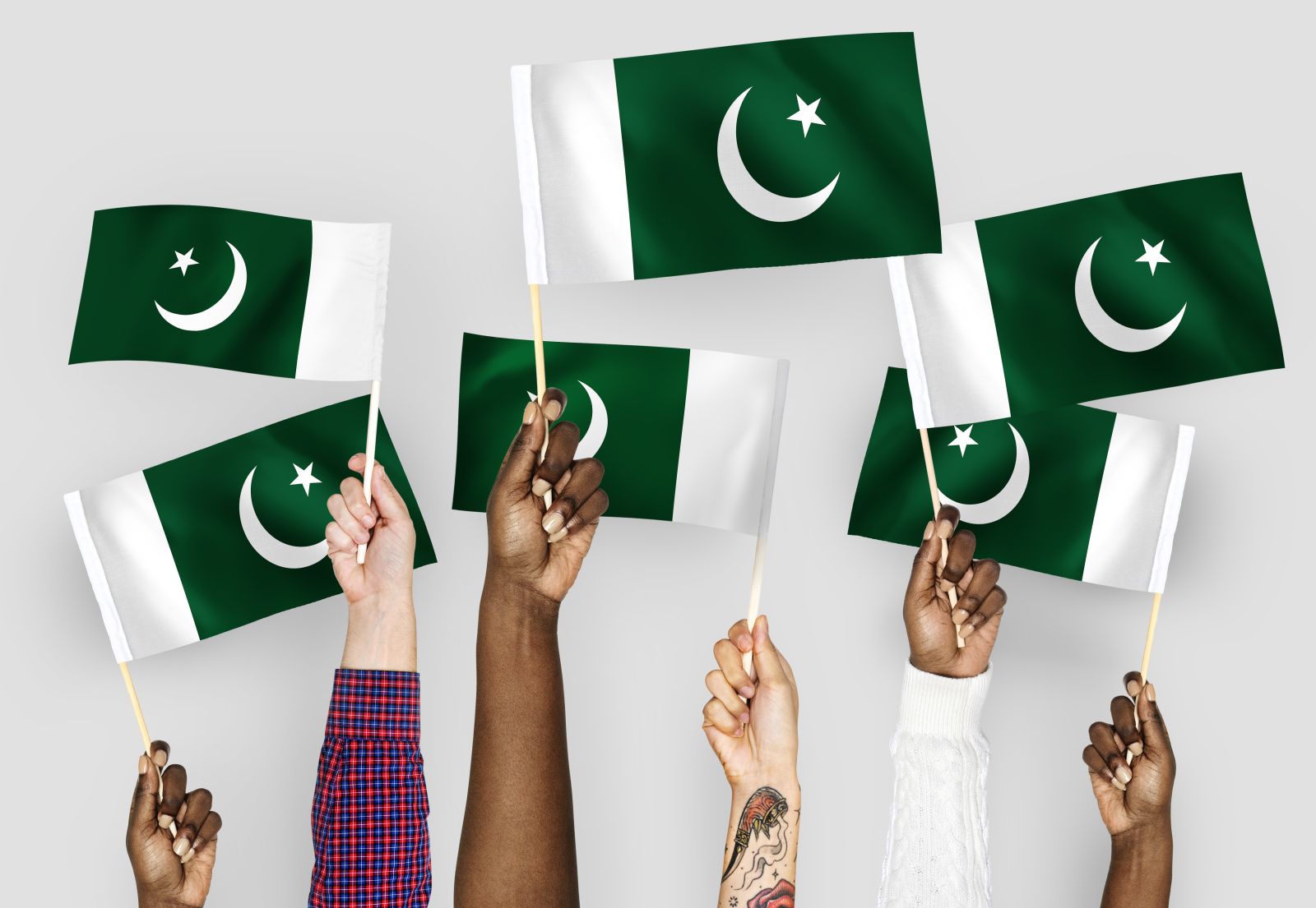 Saudi Arabia helps cash-trapped Pakistan with $2b deposit