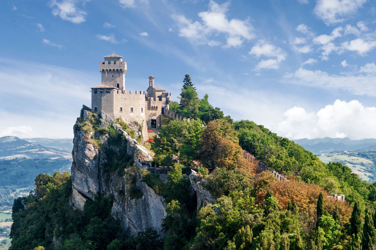 10 Richest countries in the world, including 2 Arab countries