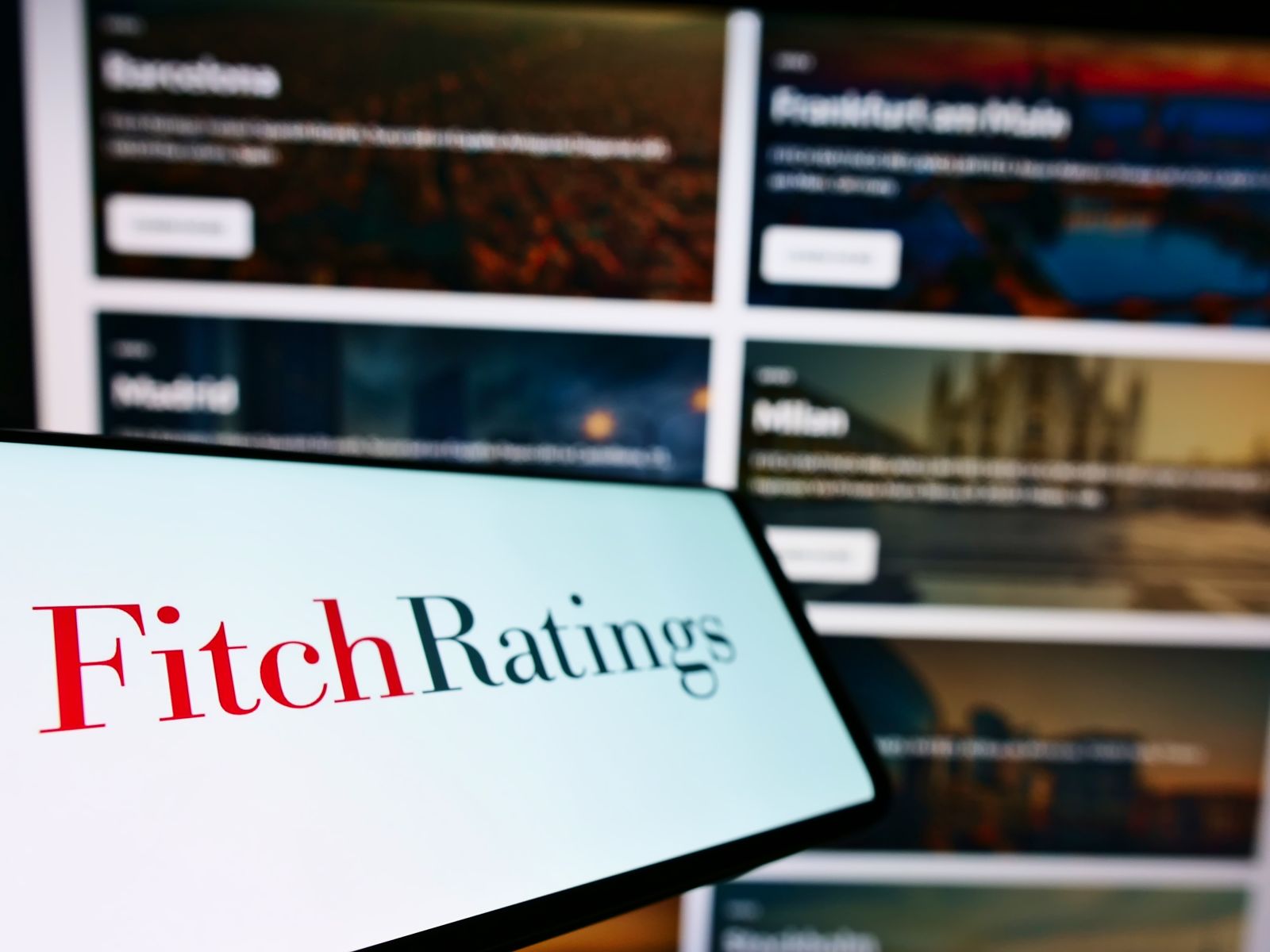 Despite US debt deal, gov't on Fitch negative rating watch