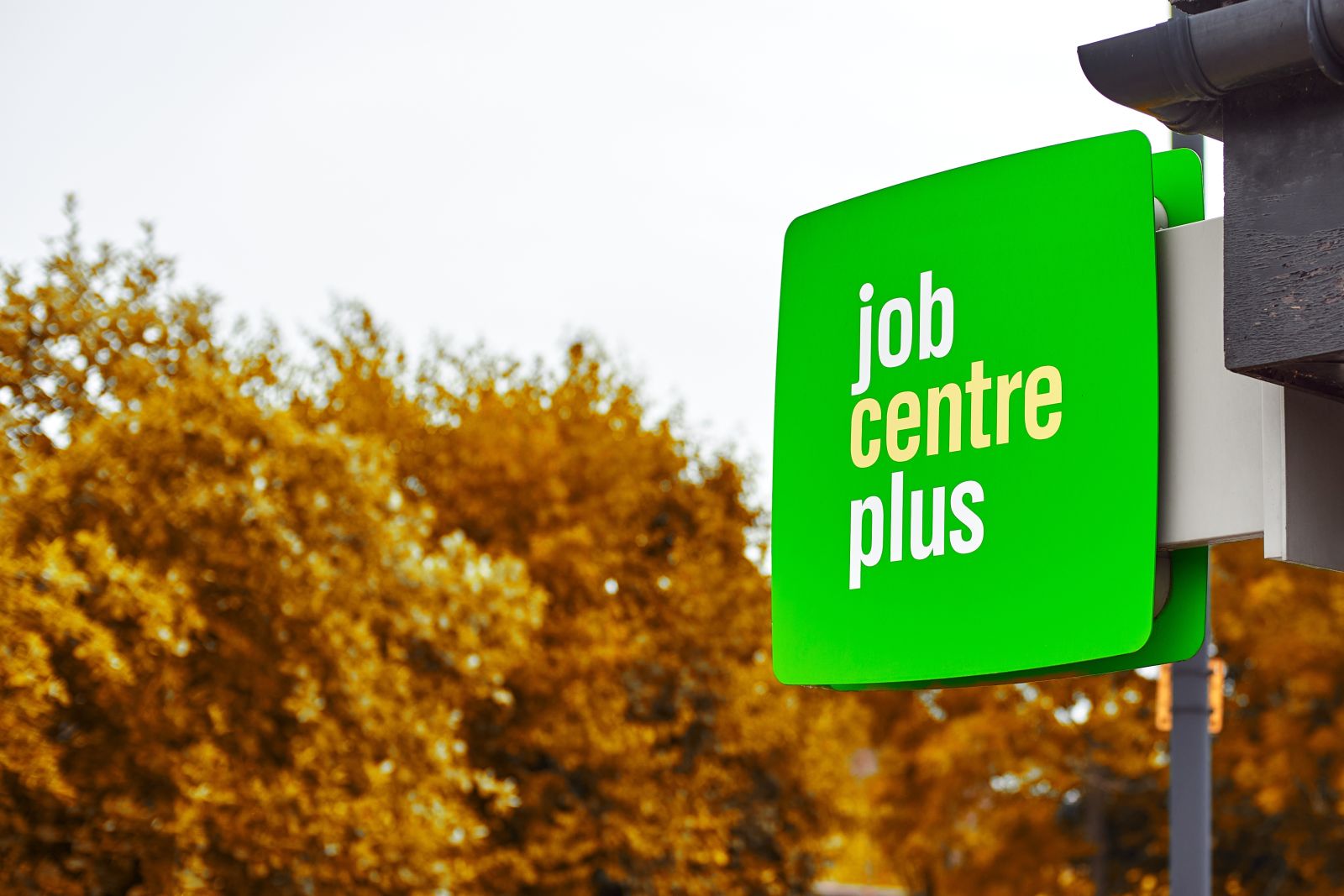 Employment, wages up in UK labor market