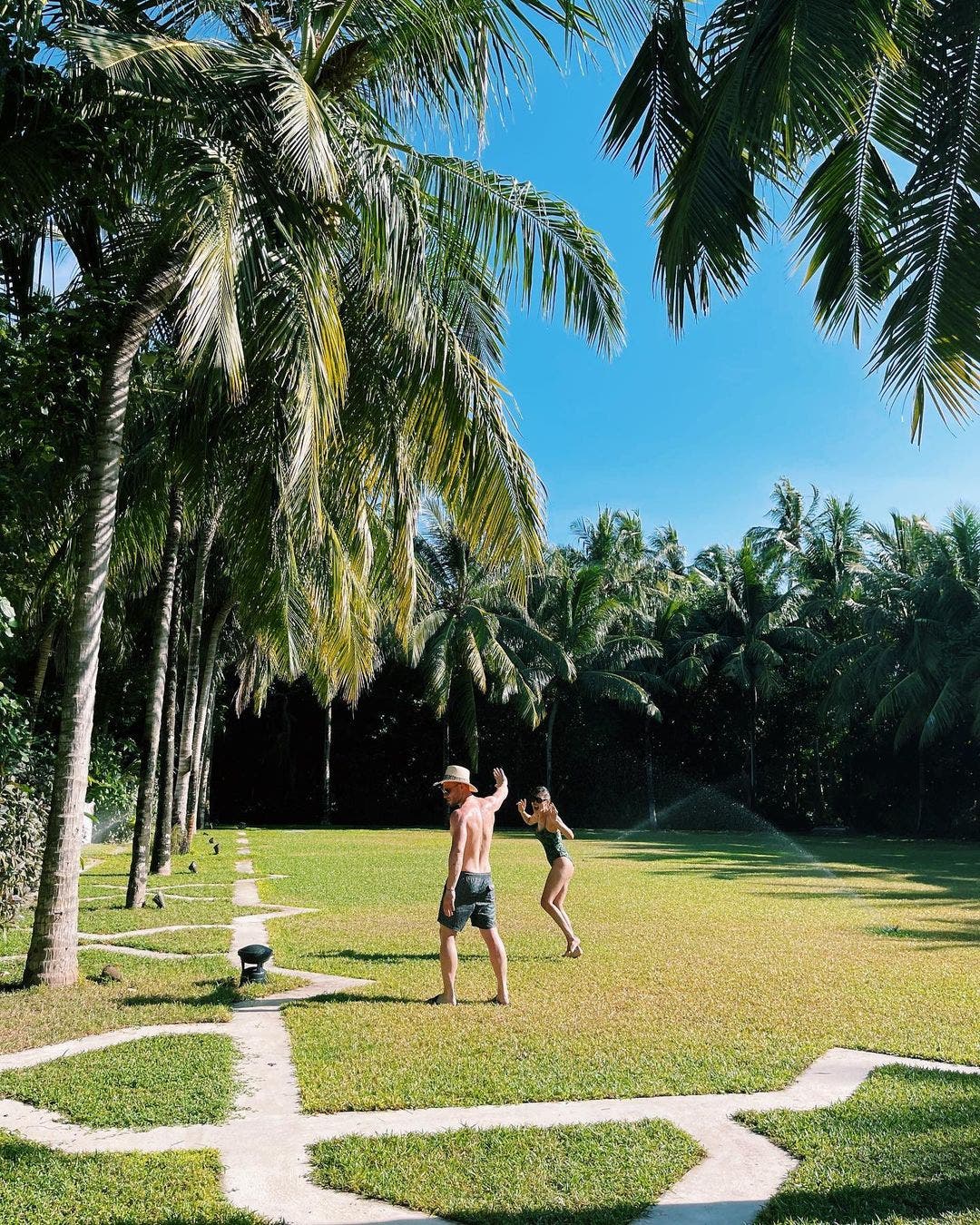 ""Kerem Bürsin Bursin Hande Erçel Ercel Serenay Sarıkaya Sarikaya Instagram untag Maldives love Aşk