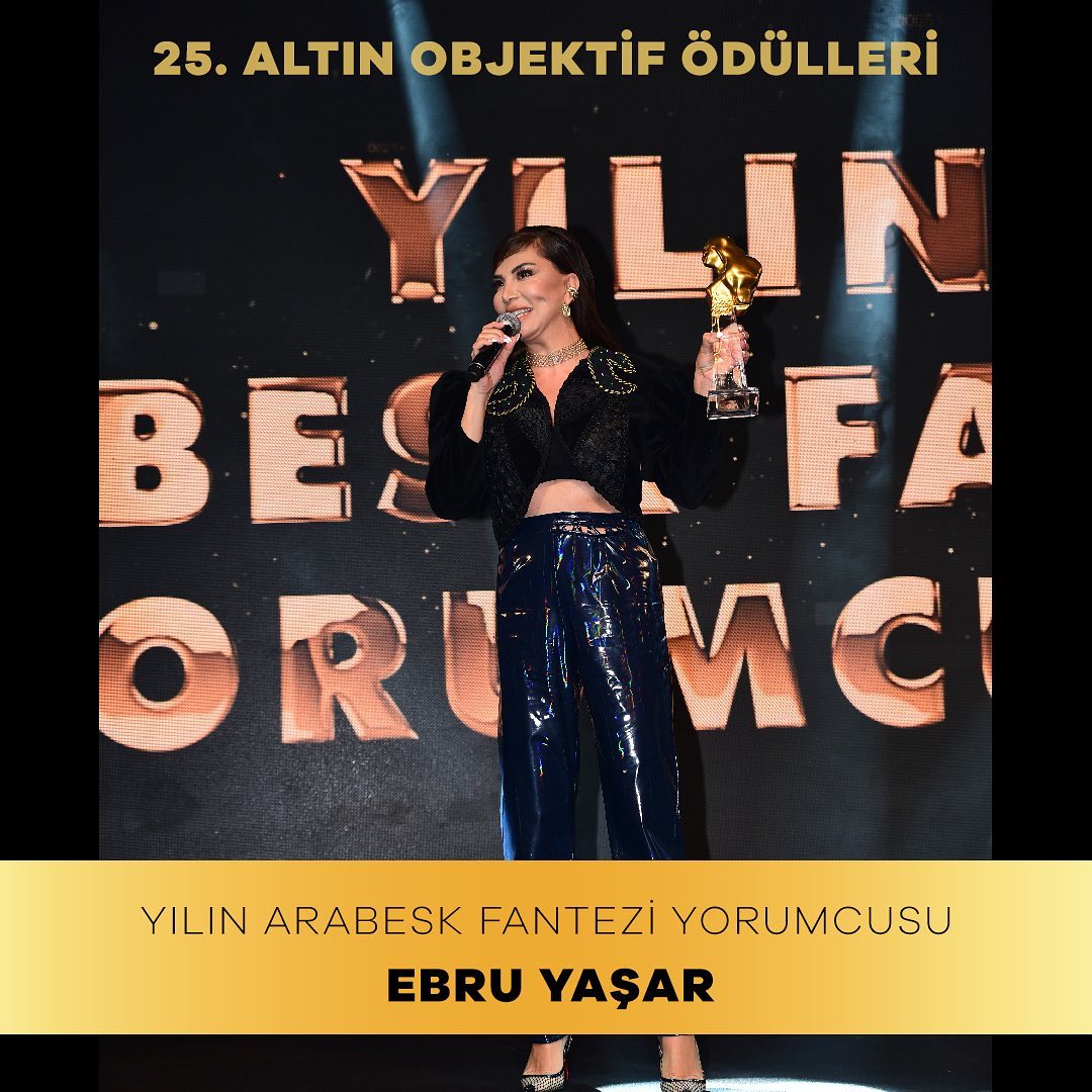 Ebru Yaşar Yılın Arabesk Fantezi Yorumcusu Altın Objektif Ödülleri Golden Lens Awards