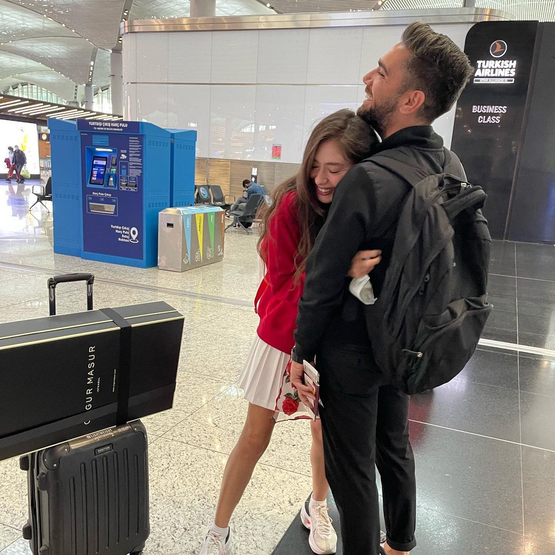 Neslihan Atagül husband Kadir Doğulu dubai love romance koca aşk romantizm havaalanı