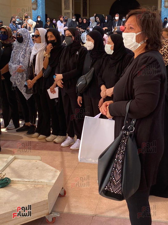 Donia and Amy Samir Ghanem crying collapse at their mother funeral Dalal Abdel Aziz