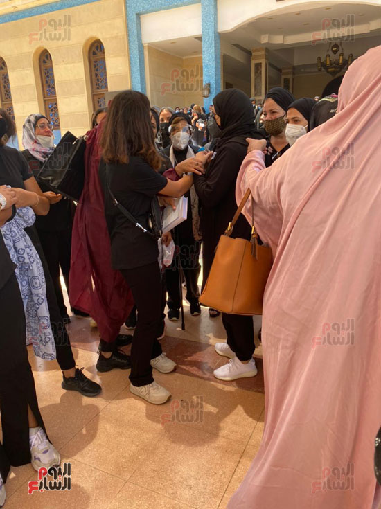Donia and Amy Samir Ghanem crying collapse at their mother funeral Dalal Abdel Aziz