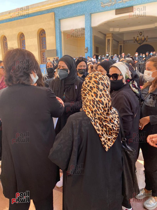 ""Donia and Amy Samir Ghanem crying collapse at their mother funeral Dalal Abdel Aziz