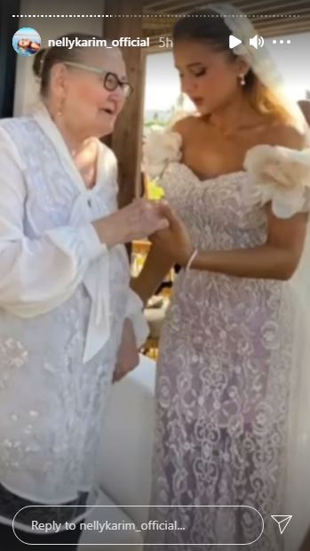 Nelly Karim with her mother