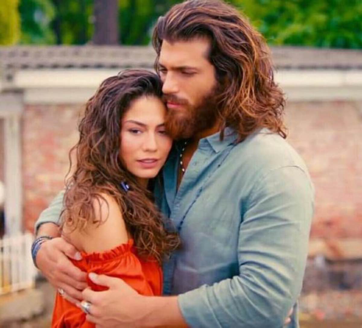 Alessandro Rosica Demet Özdemir Can Yaman Gizlice Nişanlı flört incontri di nascosto