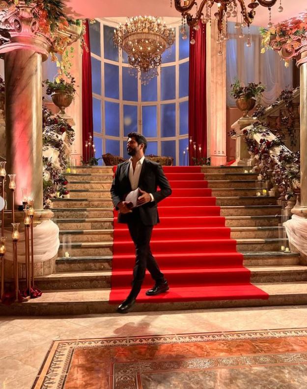  Burak Özçivit 