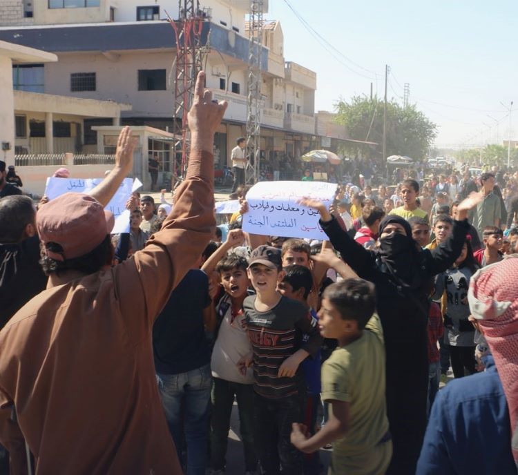 ""جانب من التظاهرات الغاضبة التي خرجت لللمطالبة بإعدام قاتل الطفل العراقي ياسين المحمود