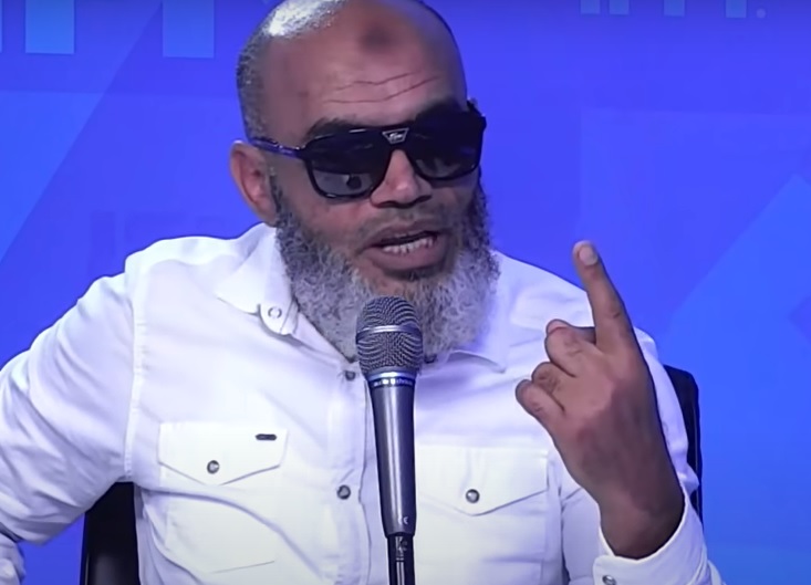"" تحدث تقرير سابق عن ان شابا اتهم الشيخ محمد الهنتاتي بالتحرش به جنسيا