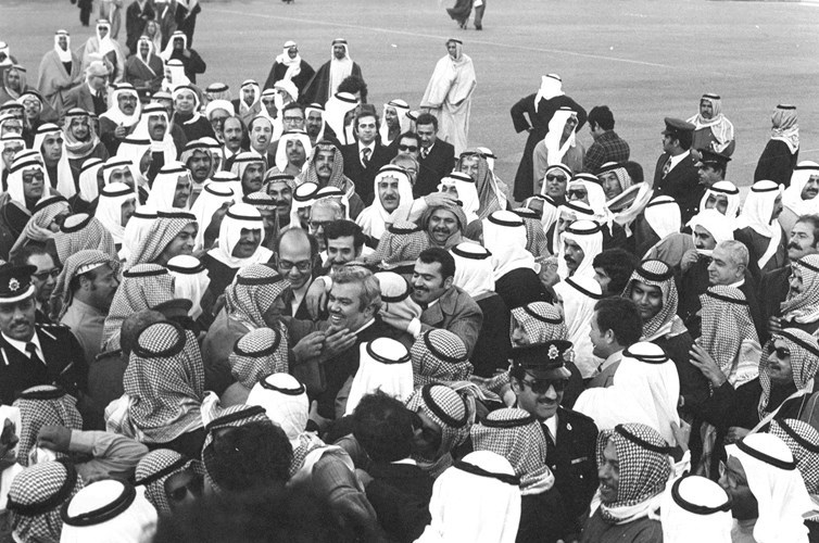 ""الكاظمي لدى عودته الى الكويت بعد حادثة الخطف على يد كارلوس