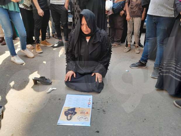 ""والدة شيماء جمال تسجد شكرا في المحكمة بعد سماعها الحكم