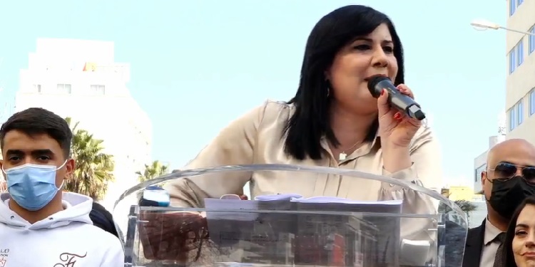 ""عبير موسي تلقي كلمة في المتظاهرين