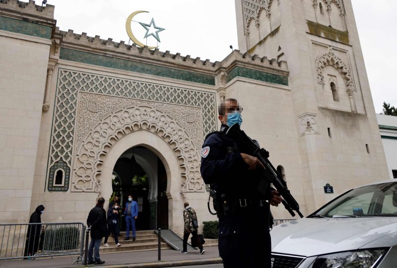 ""أغلقت السلطات الفرنسية عددا كبيرا من المساجد والجمعيات والمؤسسات الإسلامية