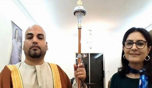 ""مدعي النبوة في لبنان نشأت منذر مع كارين شماس