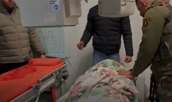 ""جثمان الشهيد سمير اصلان في المستشفى