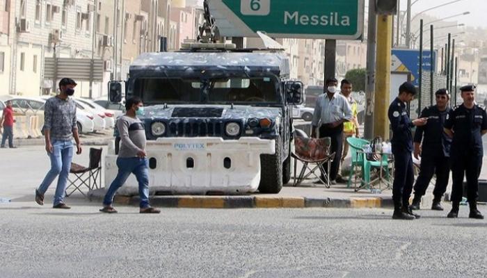 ""رجال أمن في احد شوارع الكويت