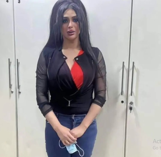 ""جوجو دعارة في مركز الشرطة بعد اعتقالها