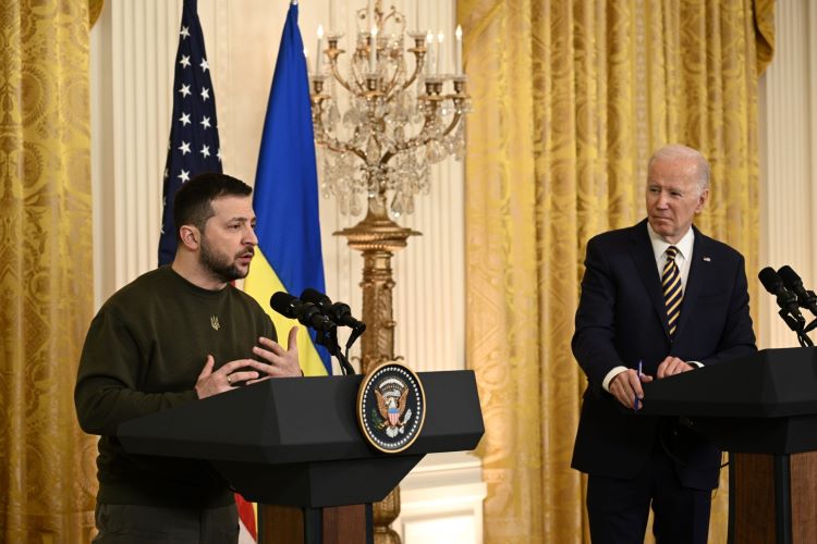 ""الرئيس الاميركي جو بايدن خلال استقباله نظيره الاوكراني فولودومير زيلينسكي في البيت الابيض