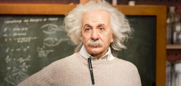 ""آلبرت آينشتاين اول من فكر في السفر عبر الزمن