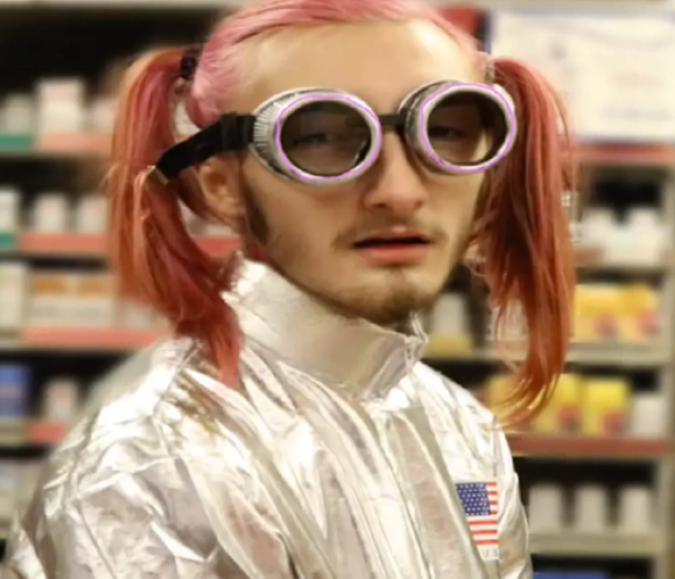 ""روبرت كريمو تنكر بملابس نسائية يوم الهجوم