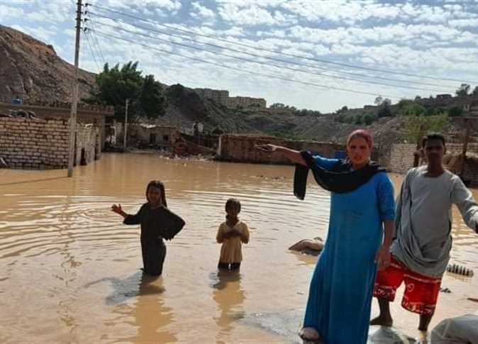 ""السيول اغرقت الشوارع في أسوان