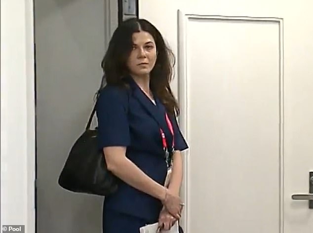 ""بوتين اراد تشتيت انتباه ترامب باحضاره هذه المترجمة الفاتنة