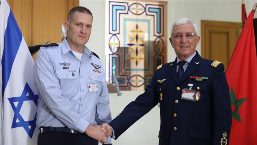 قائد سلاح الجو الإسرائيلي تومر بار مع نظيره المغربي بوحميد العلوي 