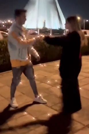 "أمير محمد أحمدي (22 عامًا) وخطيبته استياج حقيقي (21 عامًا)"