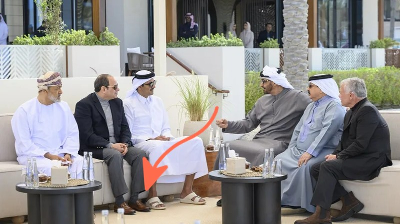 "حذاء السيسي في قمة أبوظبي التشاورية"