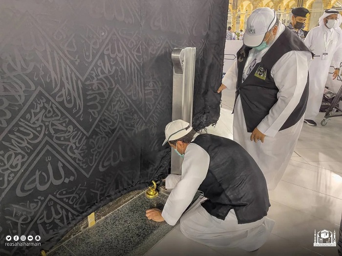 رفع كسوة الكعبة