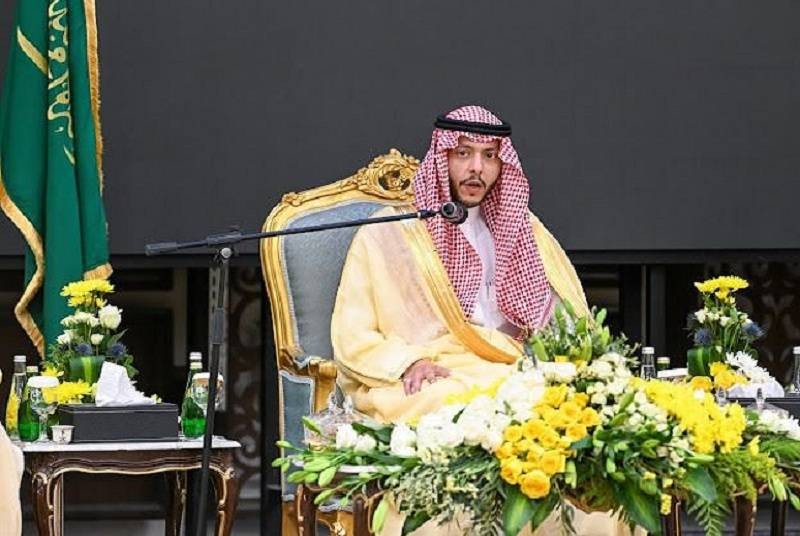 "الأمير سعود بن نهار بن سعود، محافظ محافظة الطائف"