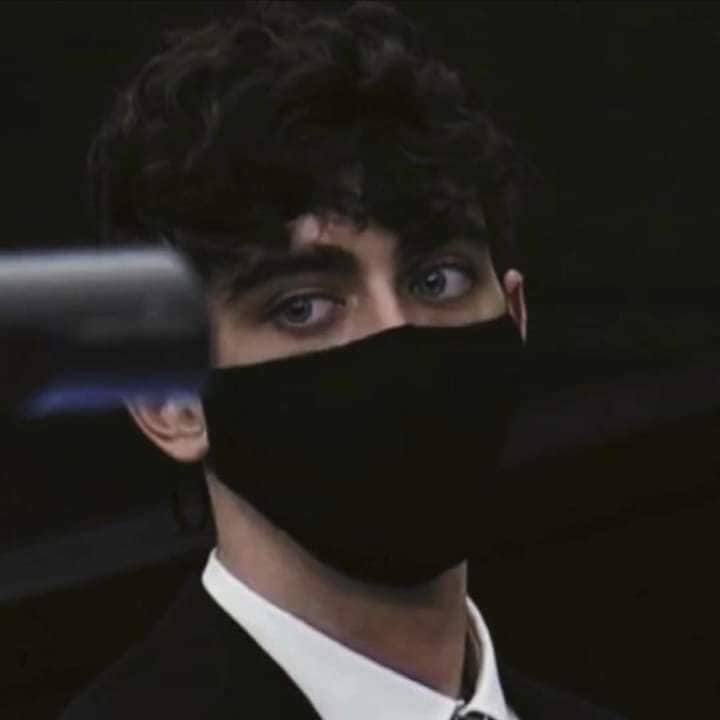 المجرم الوسيم