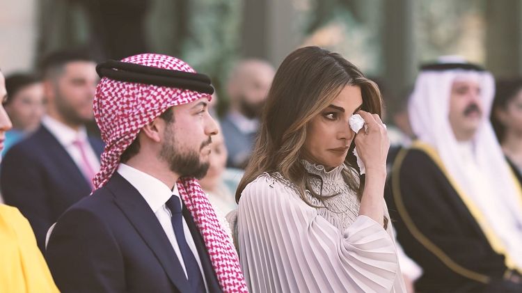 "دموع الملكة رانيا في حفل زفاف الأميرة إيمان"