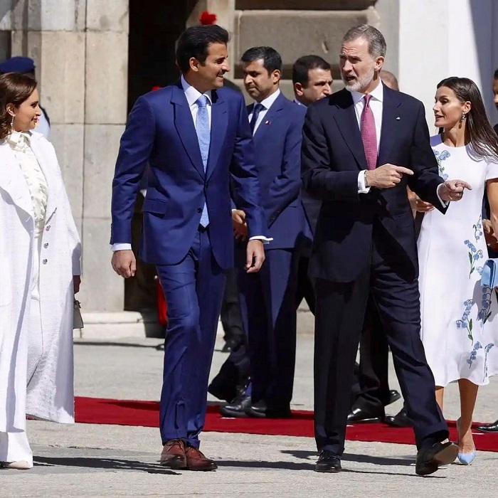 أمير قطر الشيخ تميم بن حمد آل ثاني برفقة الشيخة جواهر