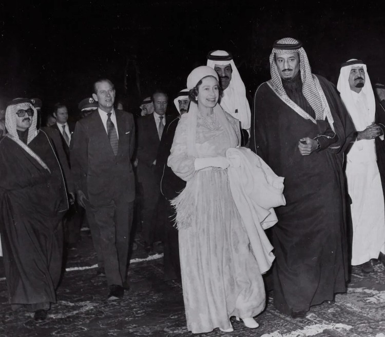 "صور نادرة لزيارة الملكة إليزابيث للسعودية عام 1979"