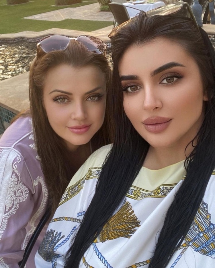 "زوي غريغوراكوس والشيخة مهرة"