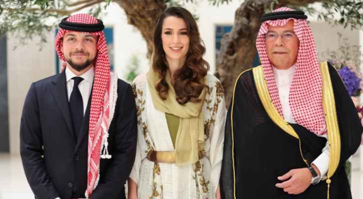 "رجوة ال سيف مع والدها"
