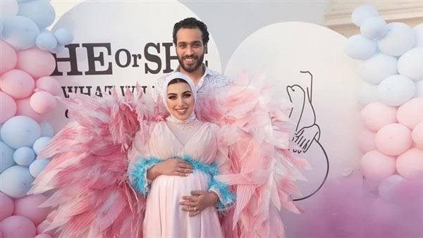 "هدير عاطف وزوجها السابق بلال"