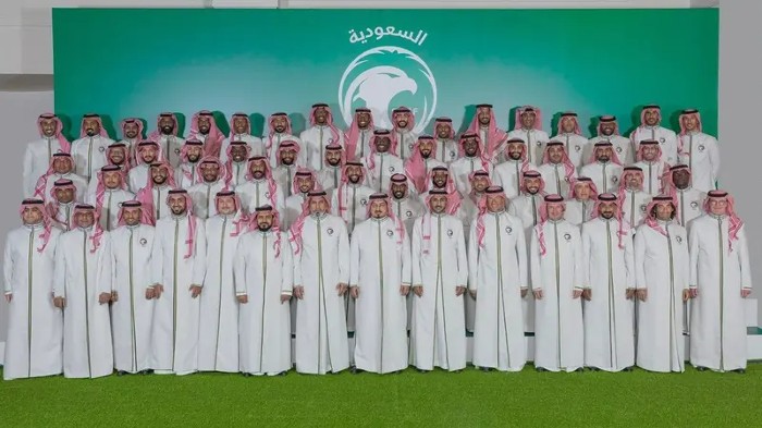 "المنتخب السعودي بالزي الرسمي"