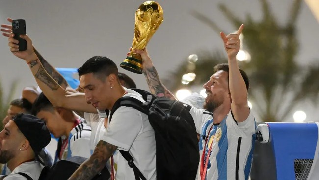 "المنتخب الأرجنتيني يجوب شوارع بيونس آيرس"