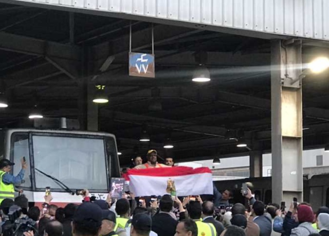 المصارع المصري أشرف كابونجا يجر قطار