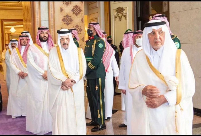 أمراء سعوديين يشعلون تويتر بصورة صلاة عيد الفطر
