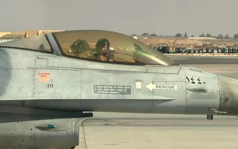 "سبأ الذنيبات أول أردنية تقود طائرة حربية مقاتلة F16"
