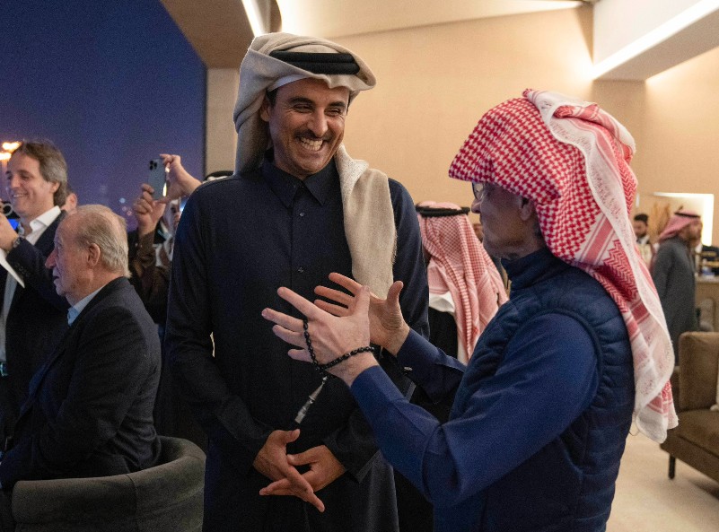 "الأمير تميم بن حمد برفقة الأمير الوليد بن طلال"