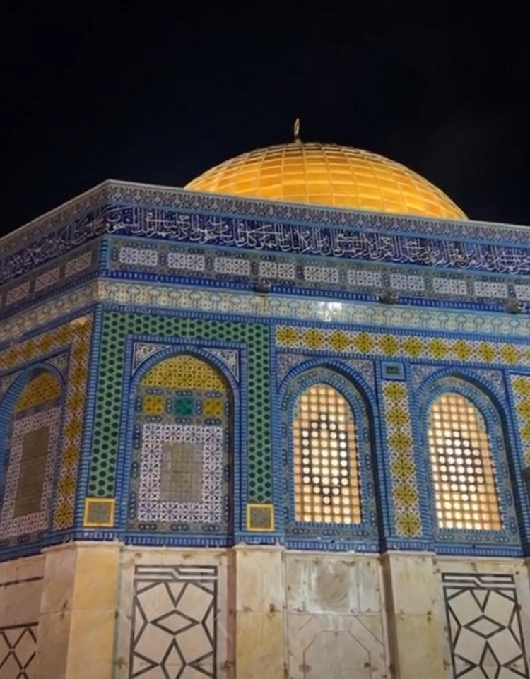 "تساقط حجارة قبة الصخرة بعد زلزال تركيا"